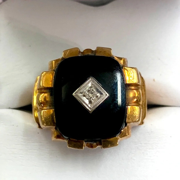 392645 10kyg. Diamond and Onyx ring sz 10 392645